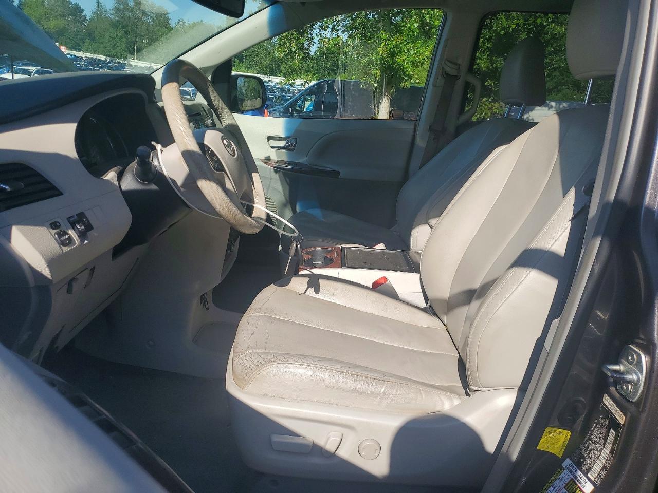 Toyota Sienna Xle 8-passenger