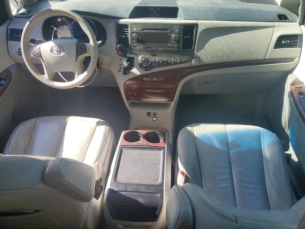 Toyota Sienna Xle 8-passenger
