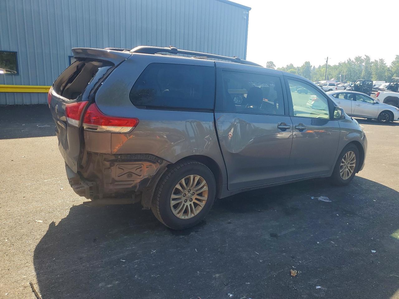 Toyota Sienna Xle 8-passenger