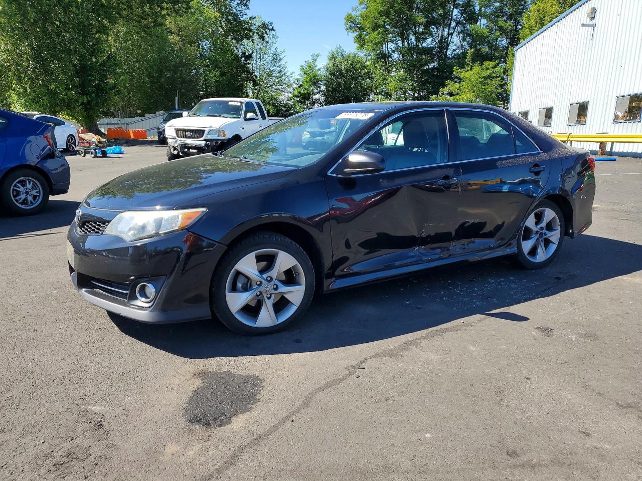 Salvage Toyota Camry Image