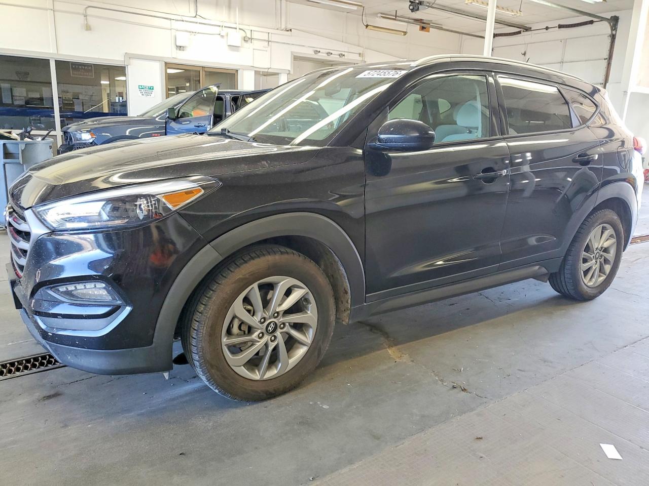 Salvage Hyundai TUCSON Image
