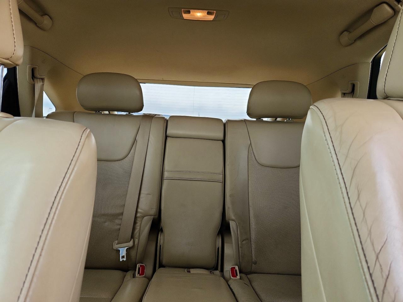 Lexus RX Base