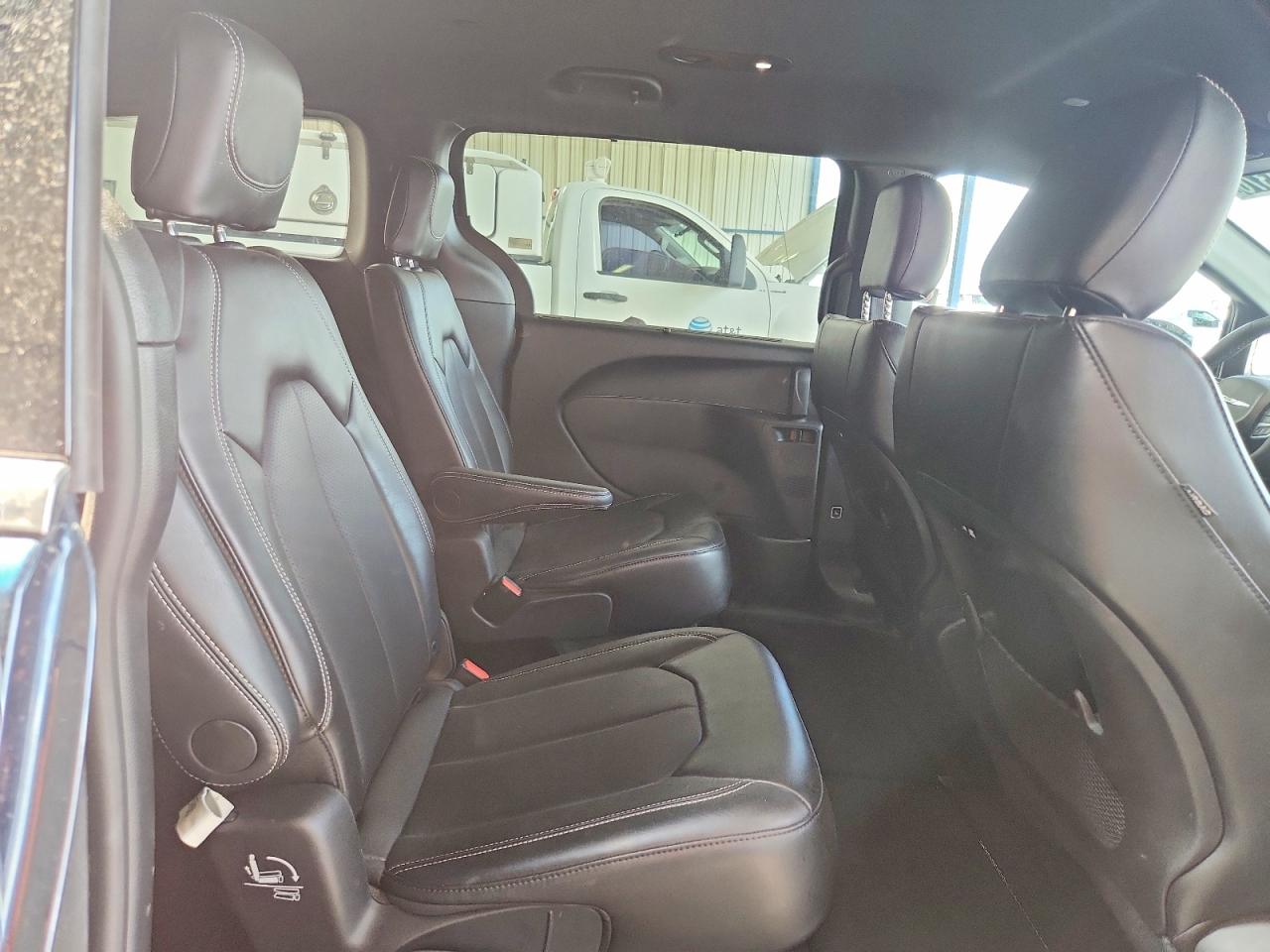 Chrysler Pacifica Select