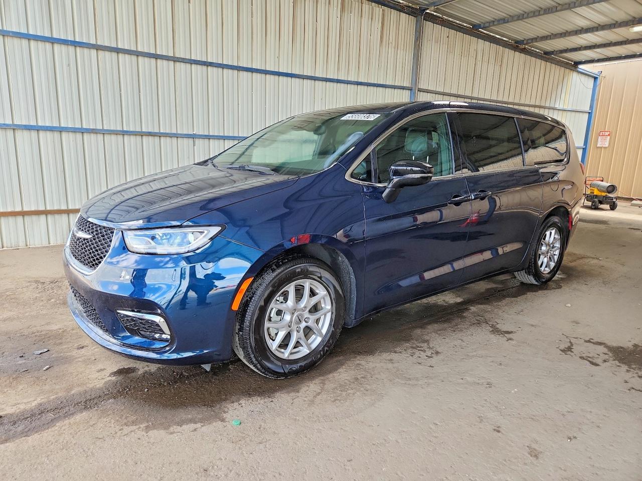 Salvage Chrysler Pacifica Image