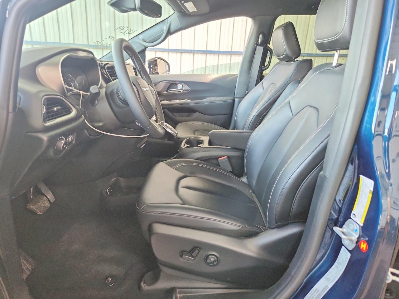 Chrysler Pacifica Select