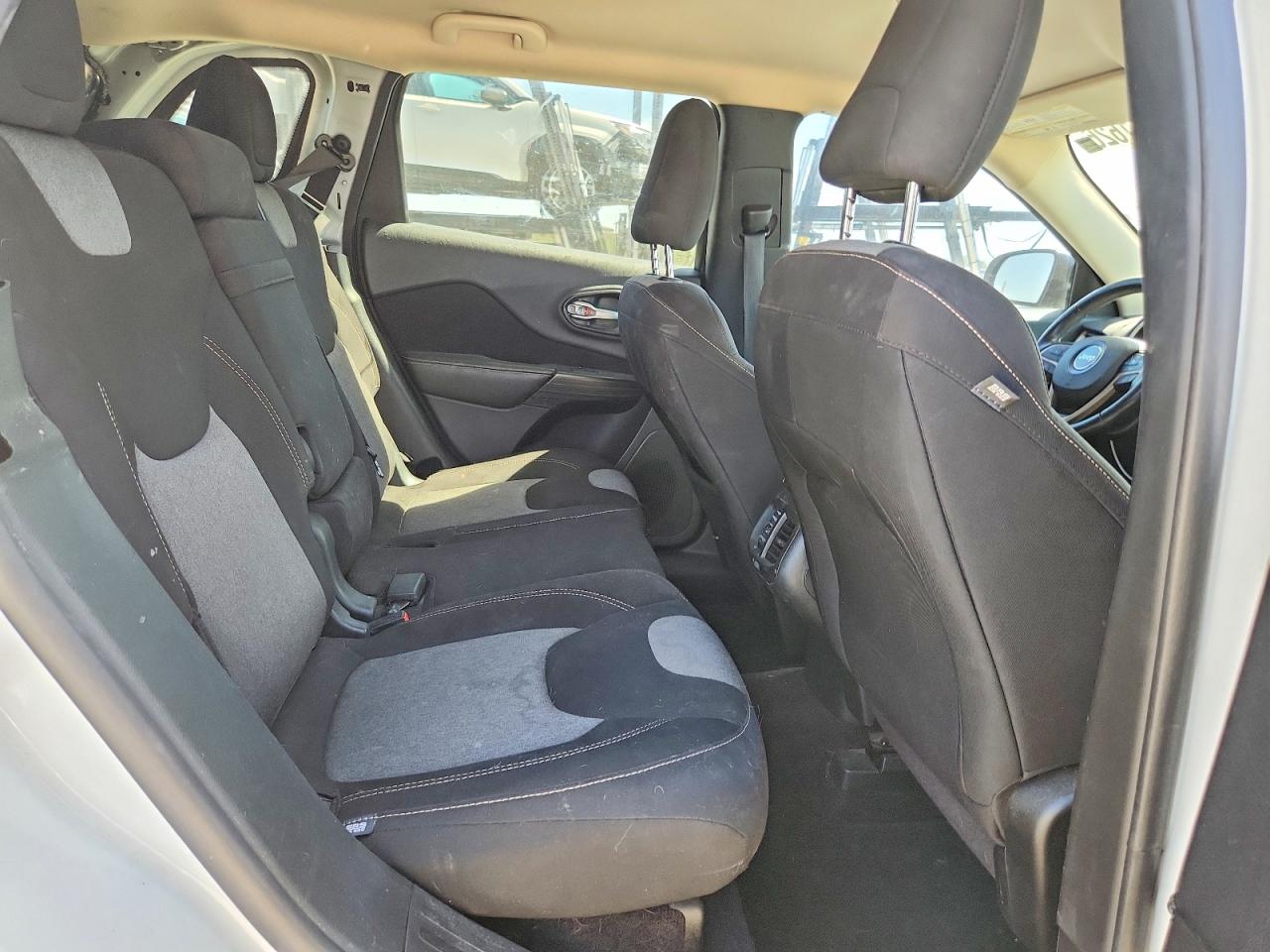 Jeep Cherokee Sport