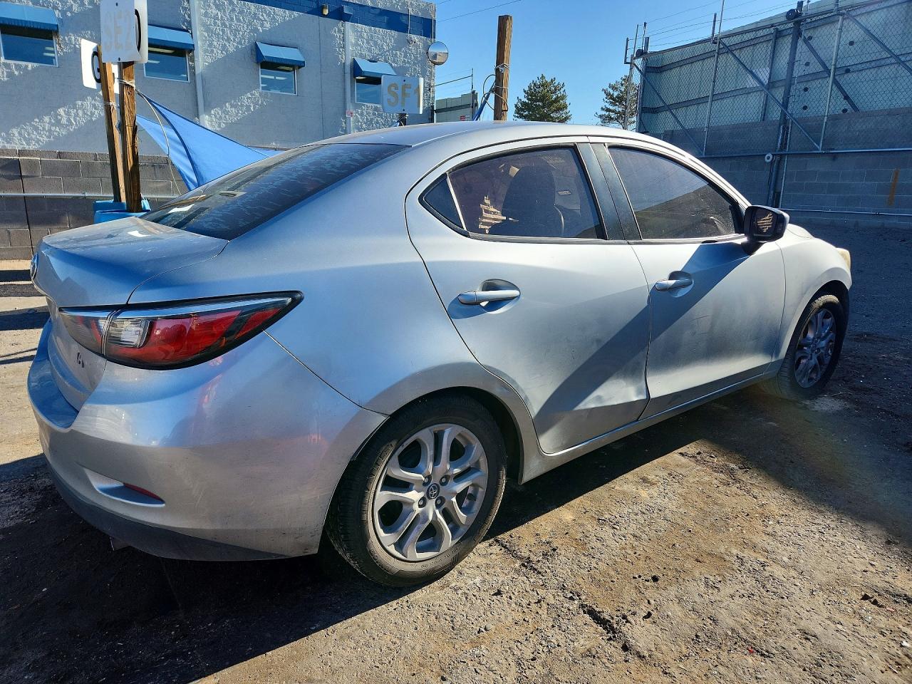 Toyota Yaris Base