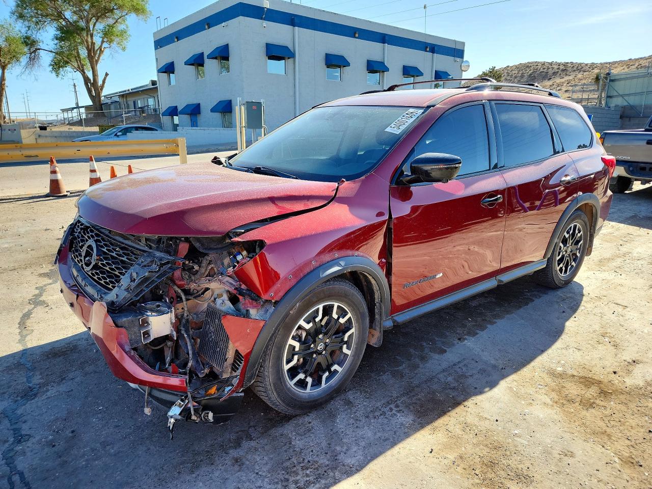Salvage Nissan Pathfinder Image