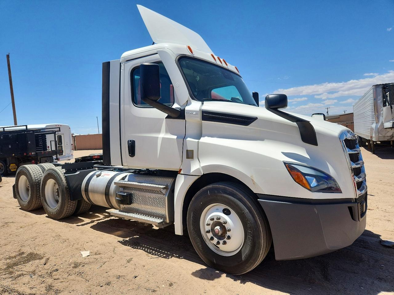 Salvage Freightliner Cascadia 126 Image