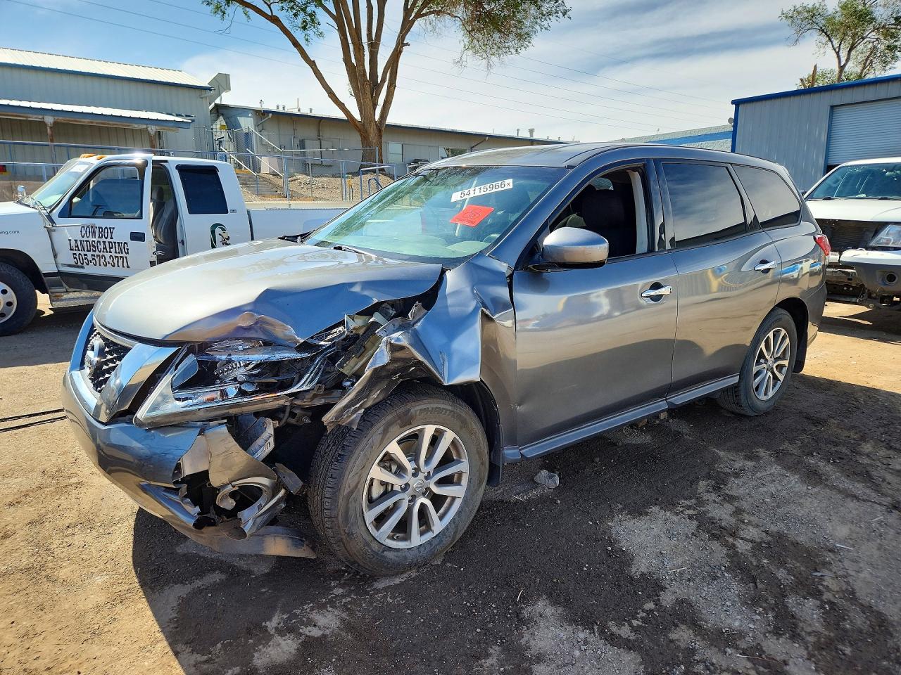 Salvage Nissan Pathfinder Image