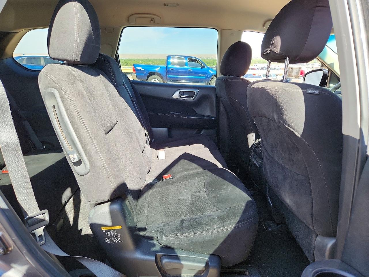 Nissan Pathfinder S