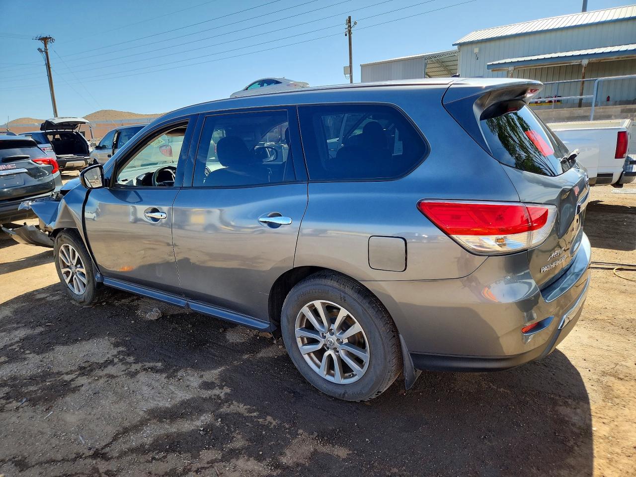 Nissan Pathfinder S