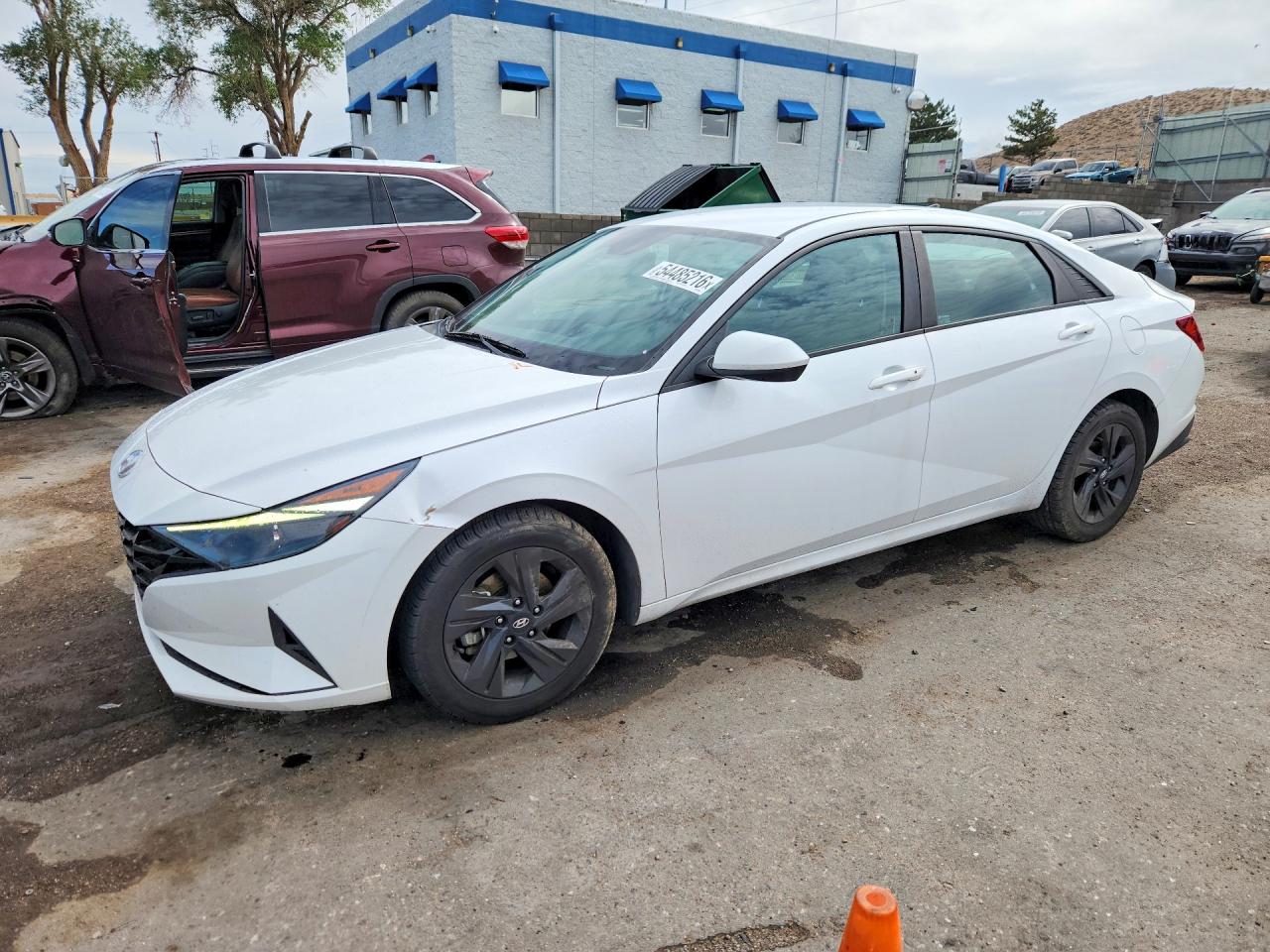 Salvage Hyundai ELANTRA Image
