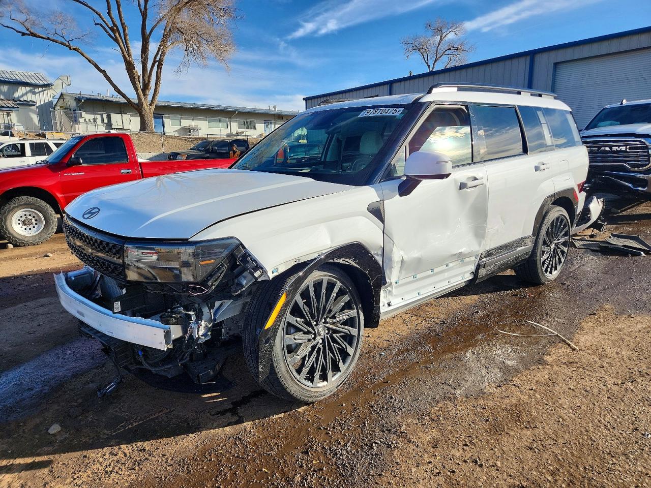 Salvage Hyundai SANTA FE Image