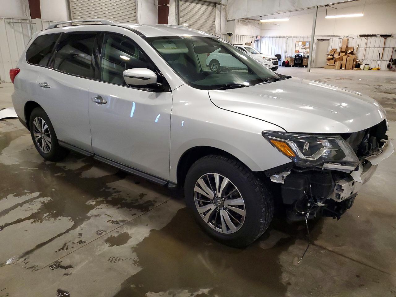 Nissan Pathfinder Sv