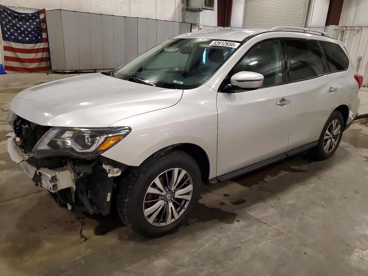 Salvage Nissan Pathfinder Image