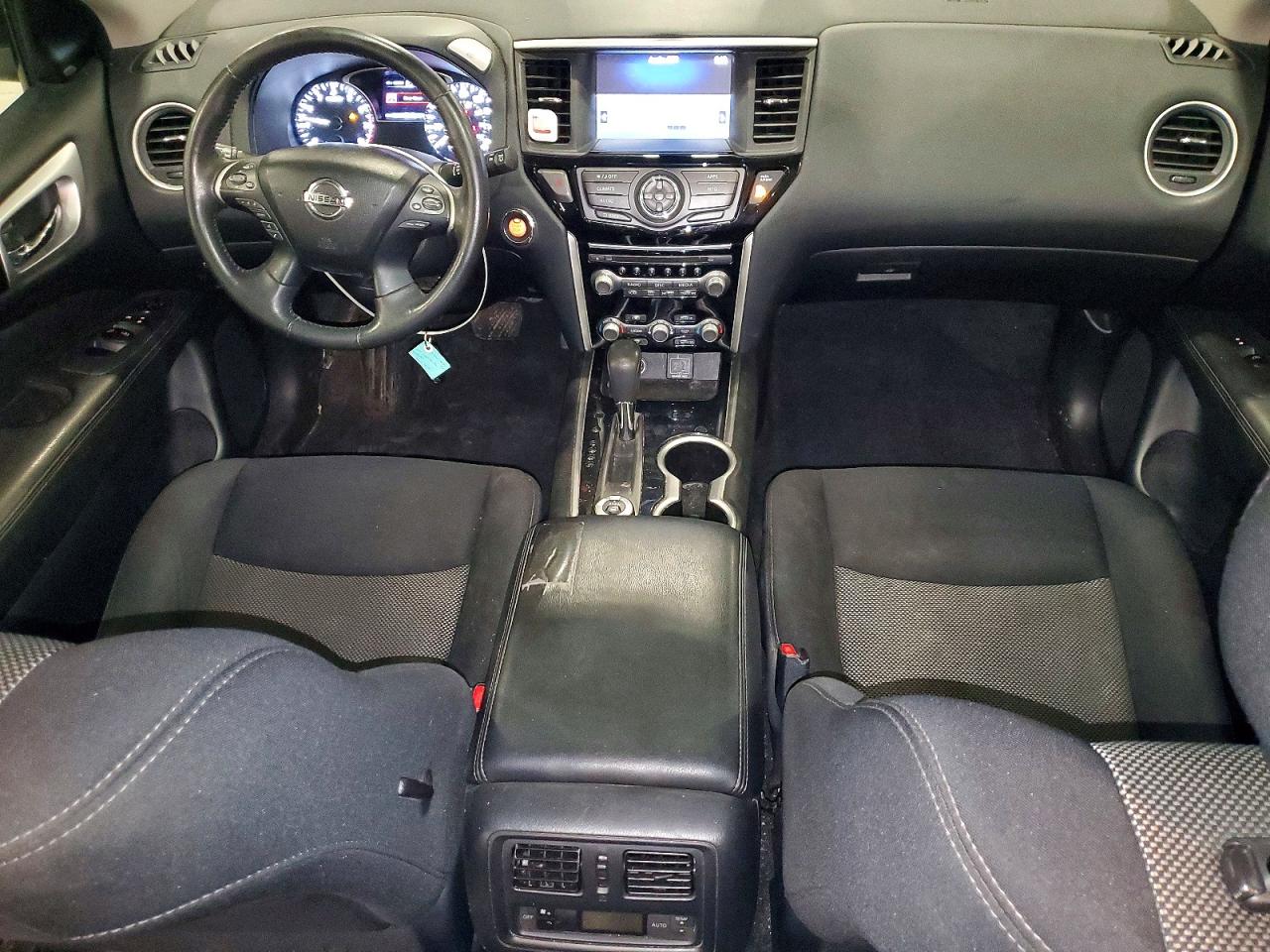 Nissan Pathfinder Sv