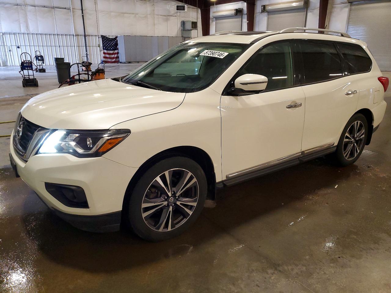Salvage Nissan Pathfinder Image