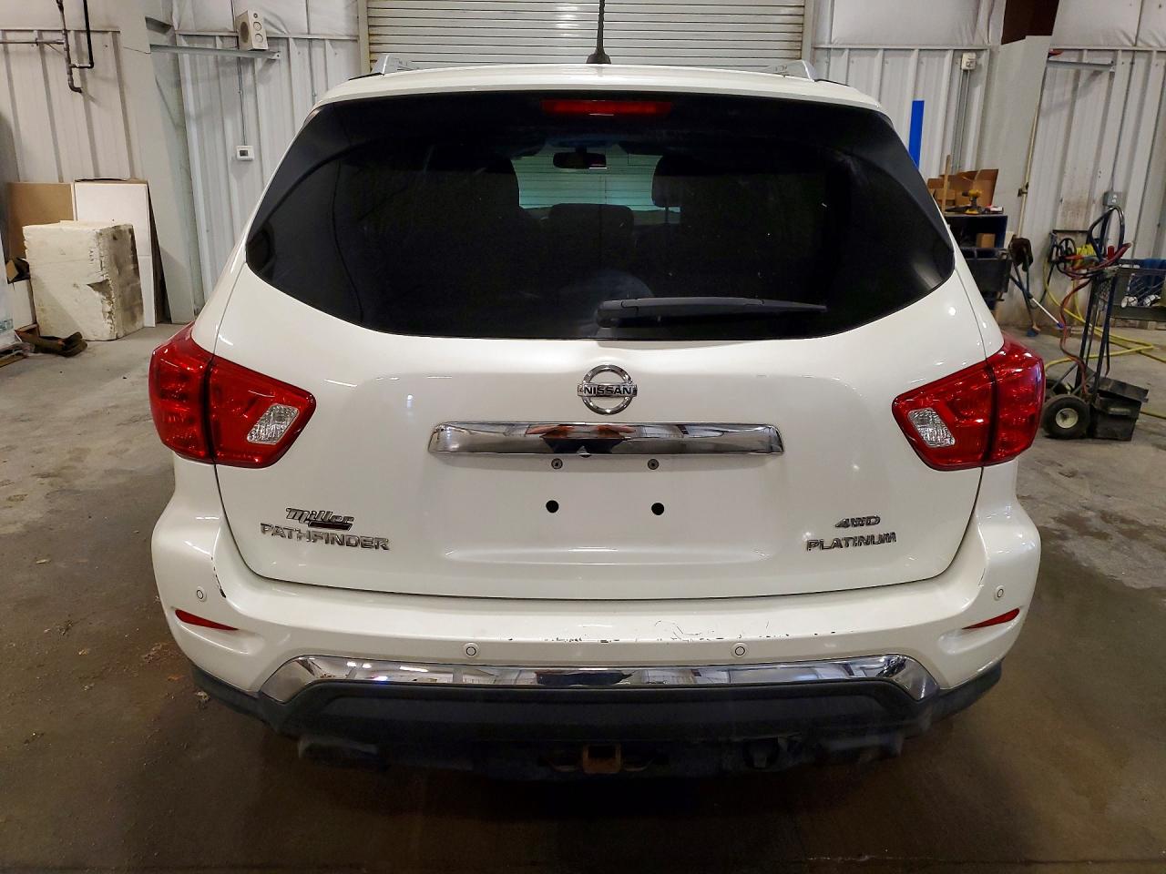 Nissan Pathfinder Platinum