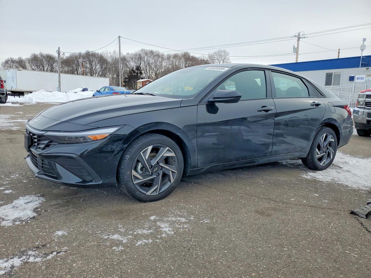 Salvage Hyundai ELANTRA Image