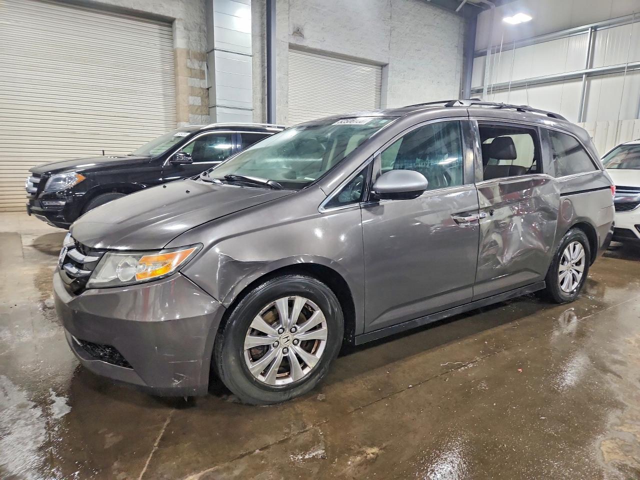 Salvage Honda Odyssey Image
