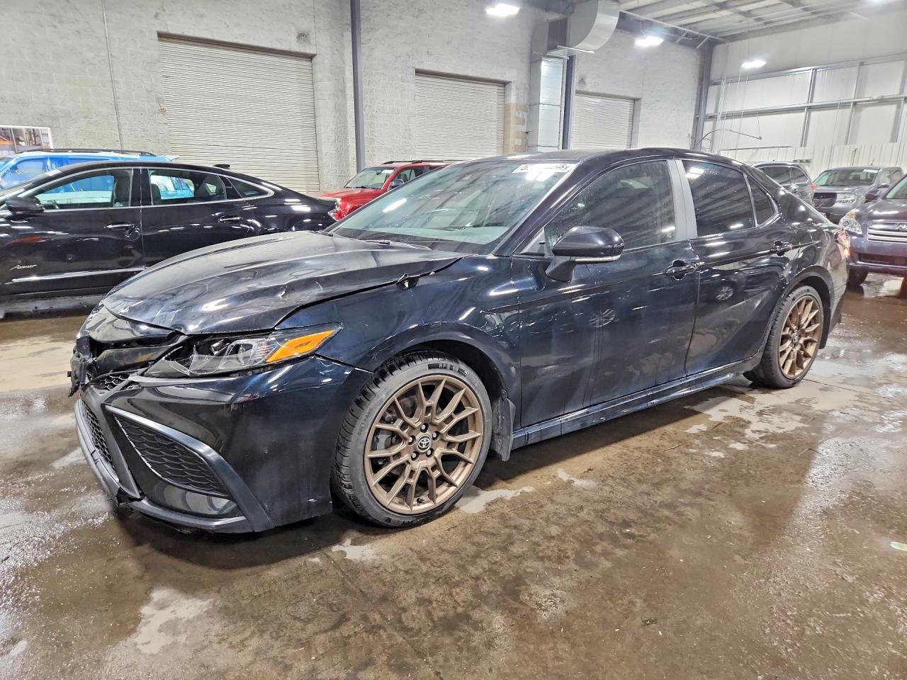 Salvage Toyota Camry Image
