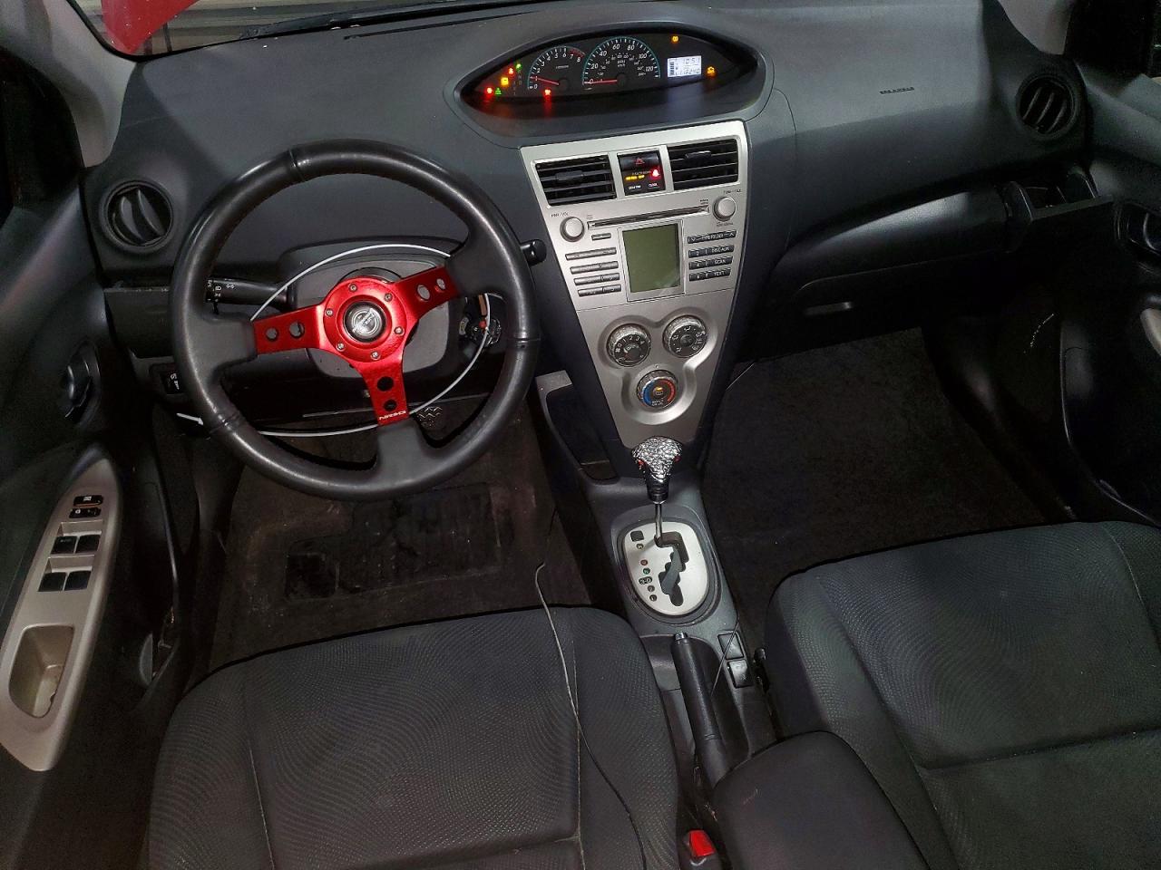 Toyota Yaris Base