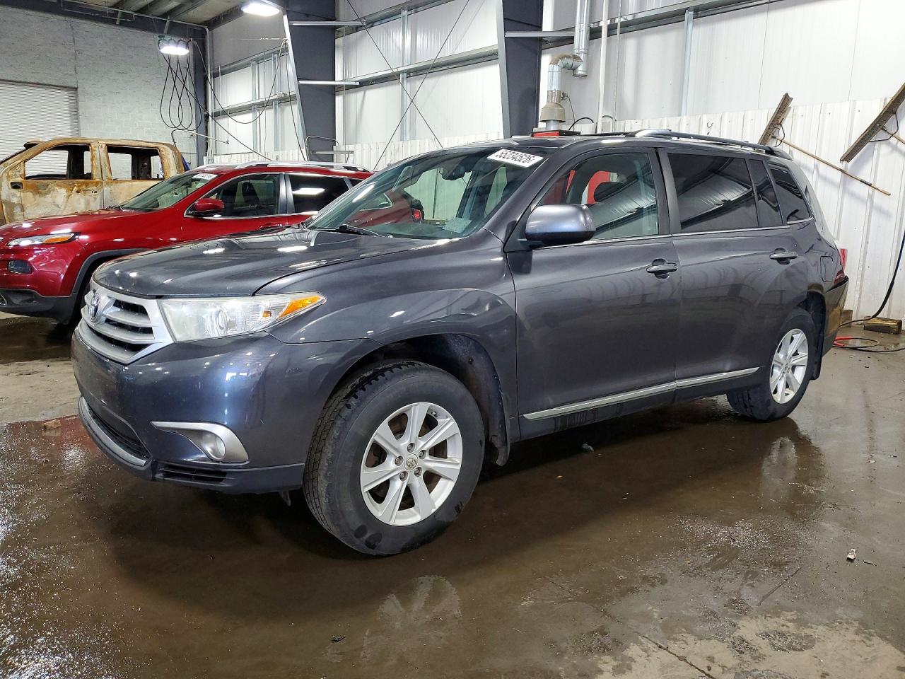 Salvage Toyota Highlander Image
