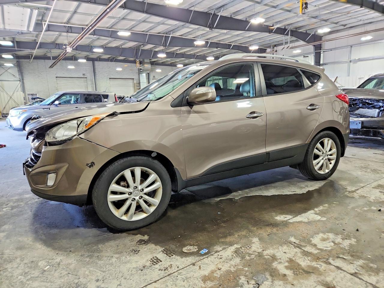 Salvage Hyundai TUCSON Image
