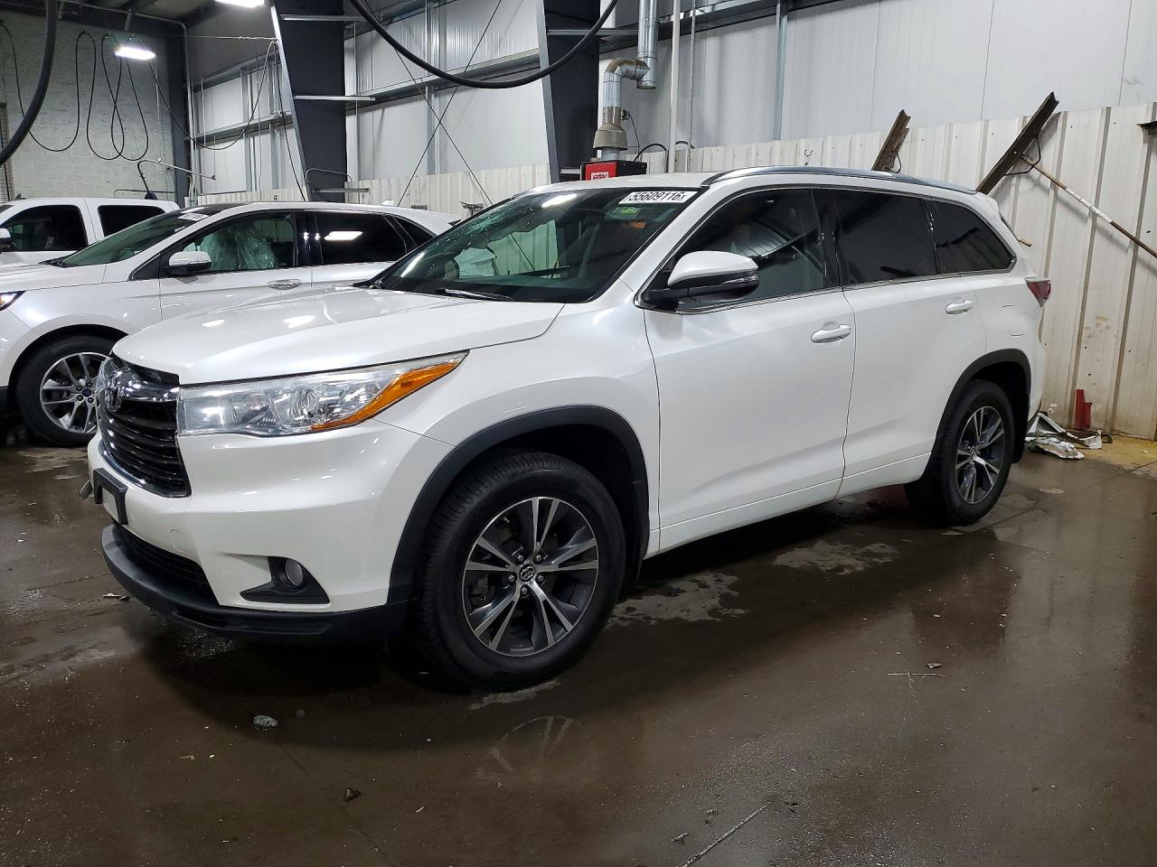 Salvage Toyota Highlander Image