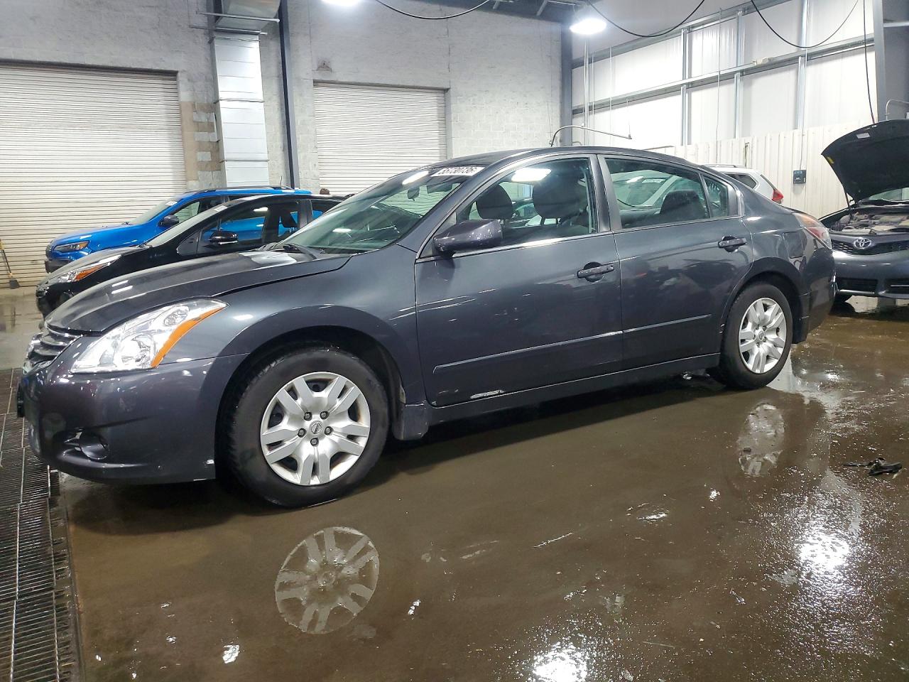 Salvage Nissan Altima Image