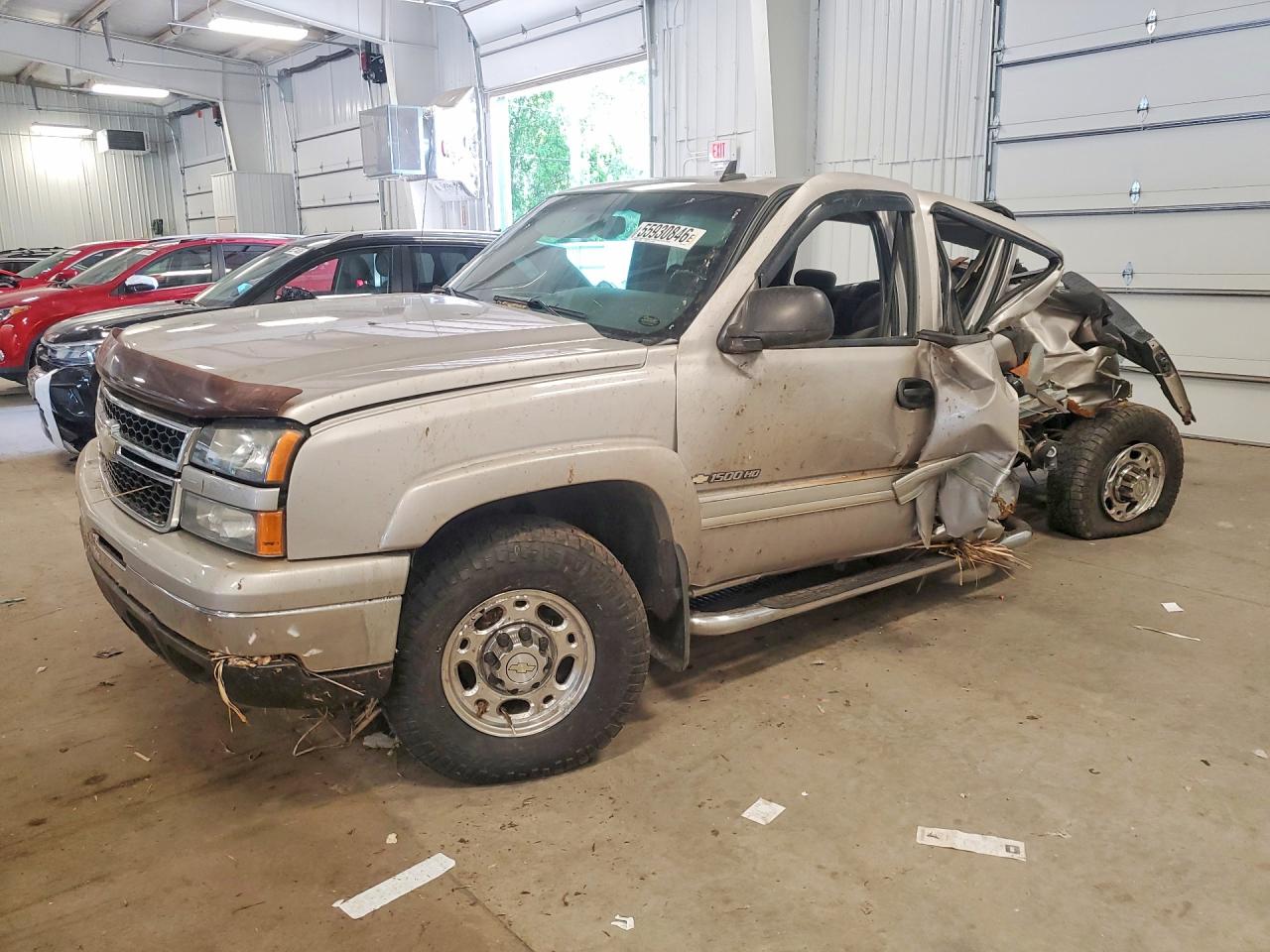 Salvage Chevrolet Silverado Image
