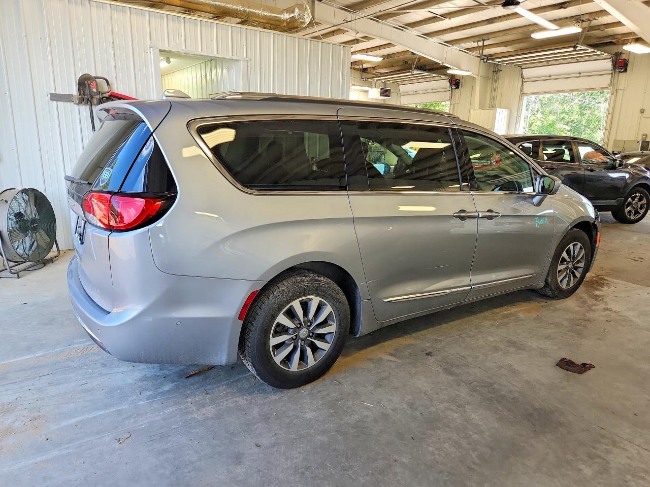 Chrysler Pacifica Touring L Plus