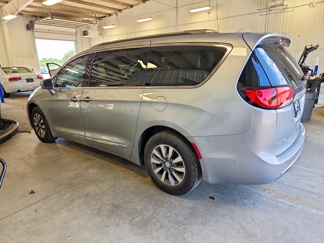 Chrysler Pacifica Touring L Plus