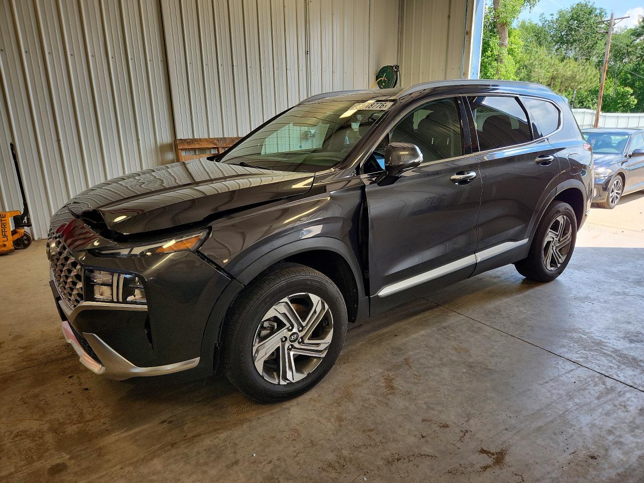 Salvage Hyundai SANTA FE Image