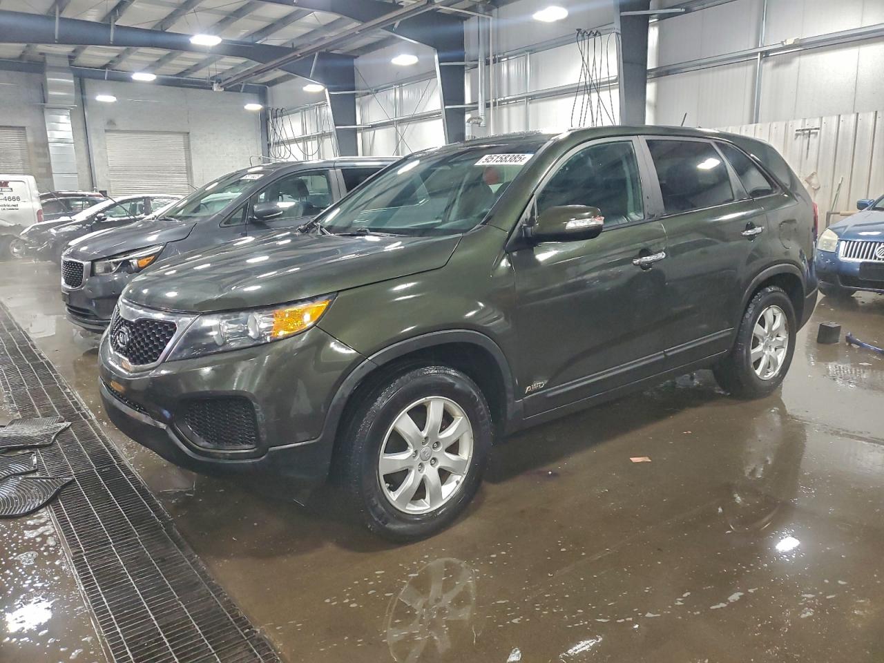 Salvage Kia Sorento Image