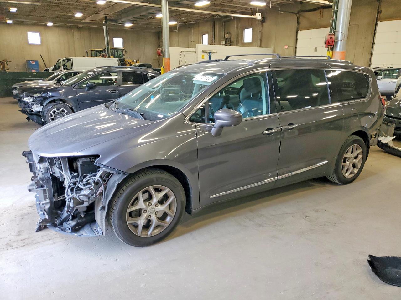 Salvage Chrysler Pacifica Image