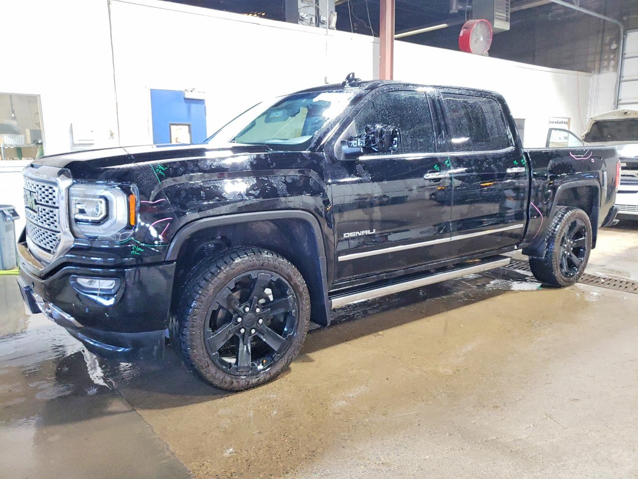 Salvage GMC Sierra Image