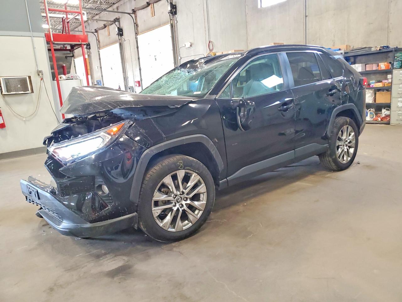 Salvage Toyota RAV4 Image