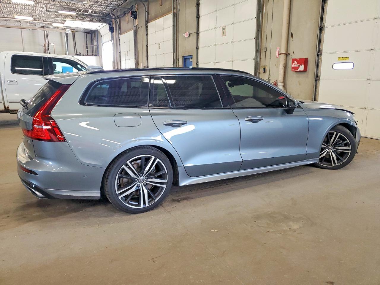 Volvo V60 T5 R-design