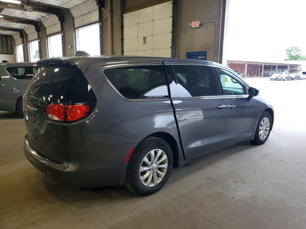 Chrysler Pacifica Touring