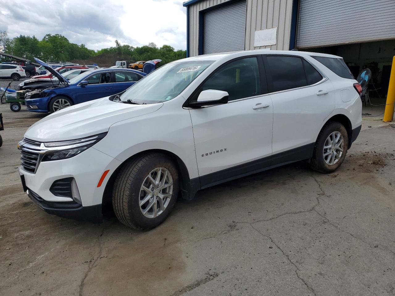 Salvage Chevrolet Equinox Image