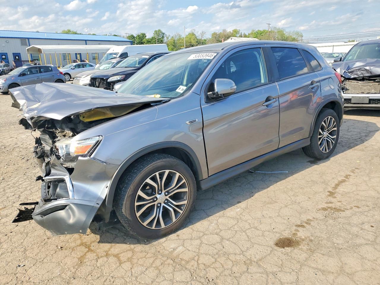 Salvage Mitsubishi Outlander Image