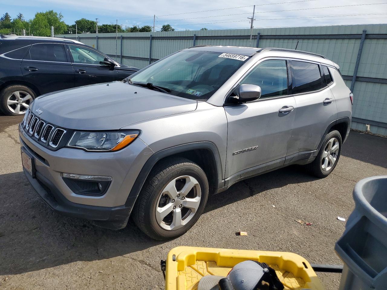 Salvage Jeep Compass Image