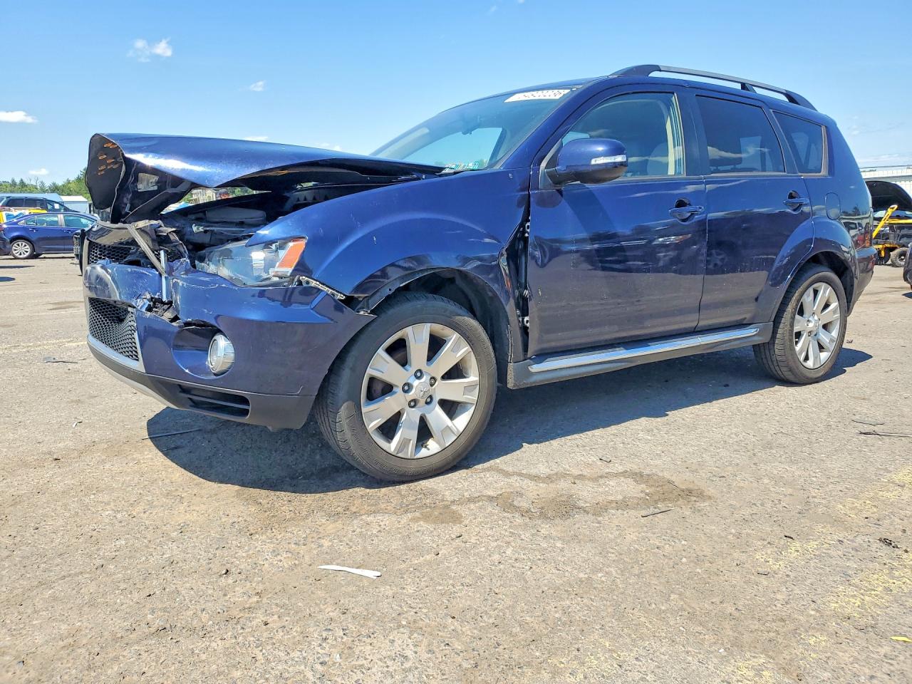 Salvage Mitsubishi Outlander Image