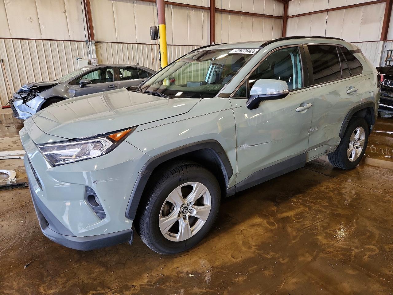 Salvage Toyota RAV4 Image