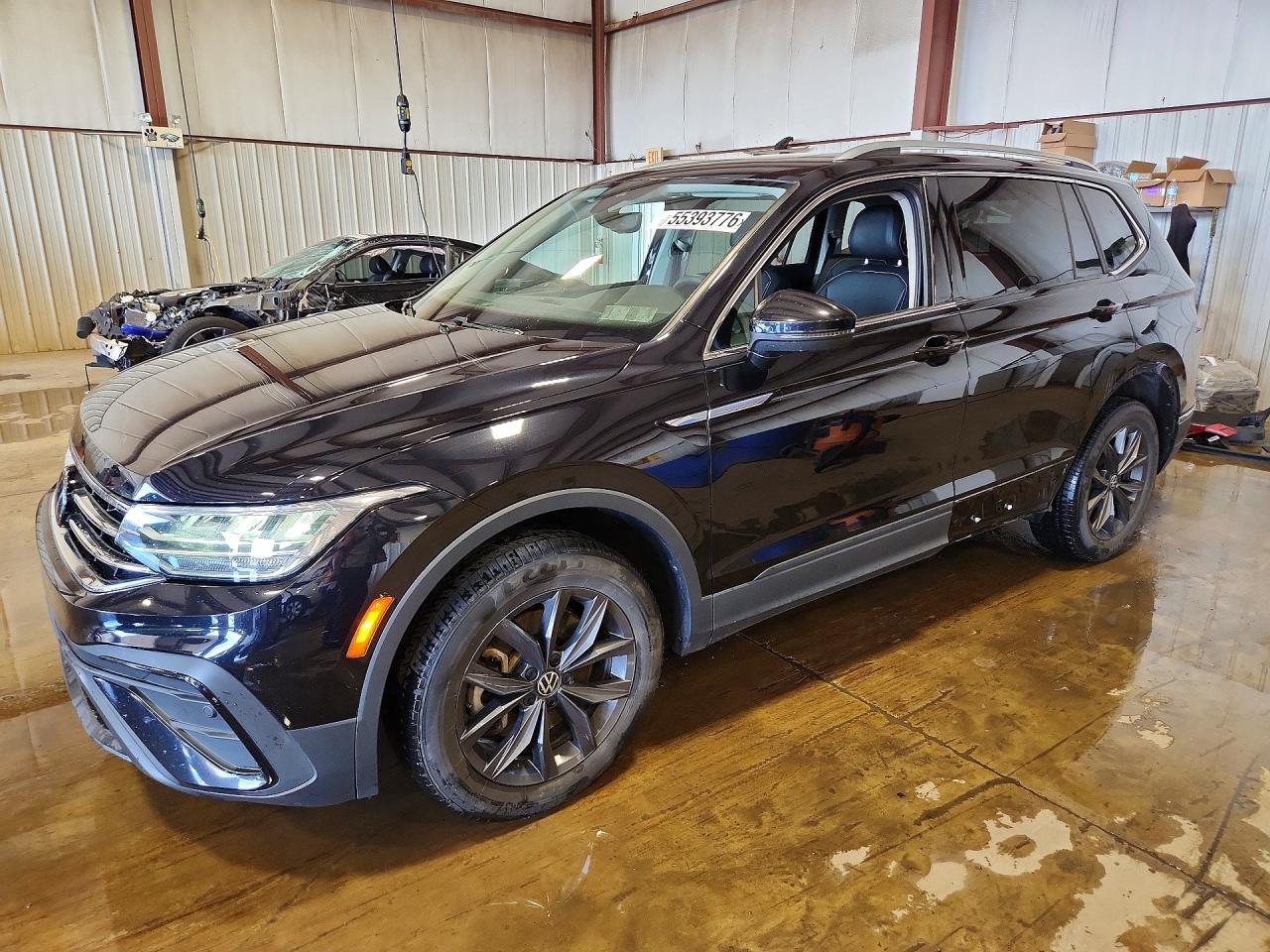 Salvage Volkswagen Tiguan Image