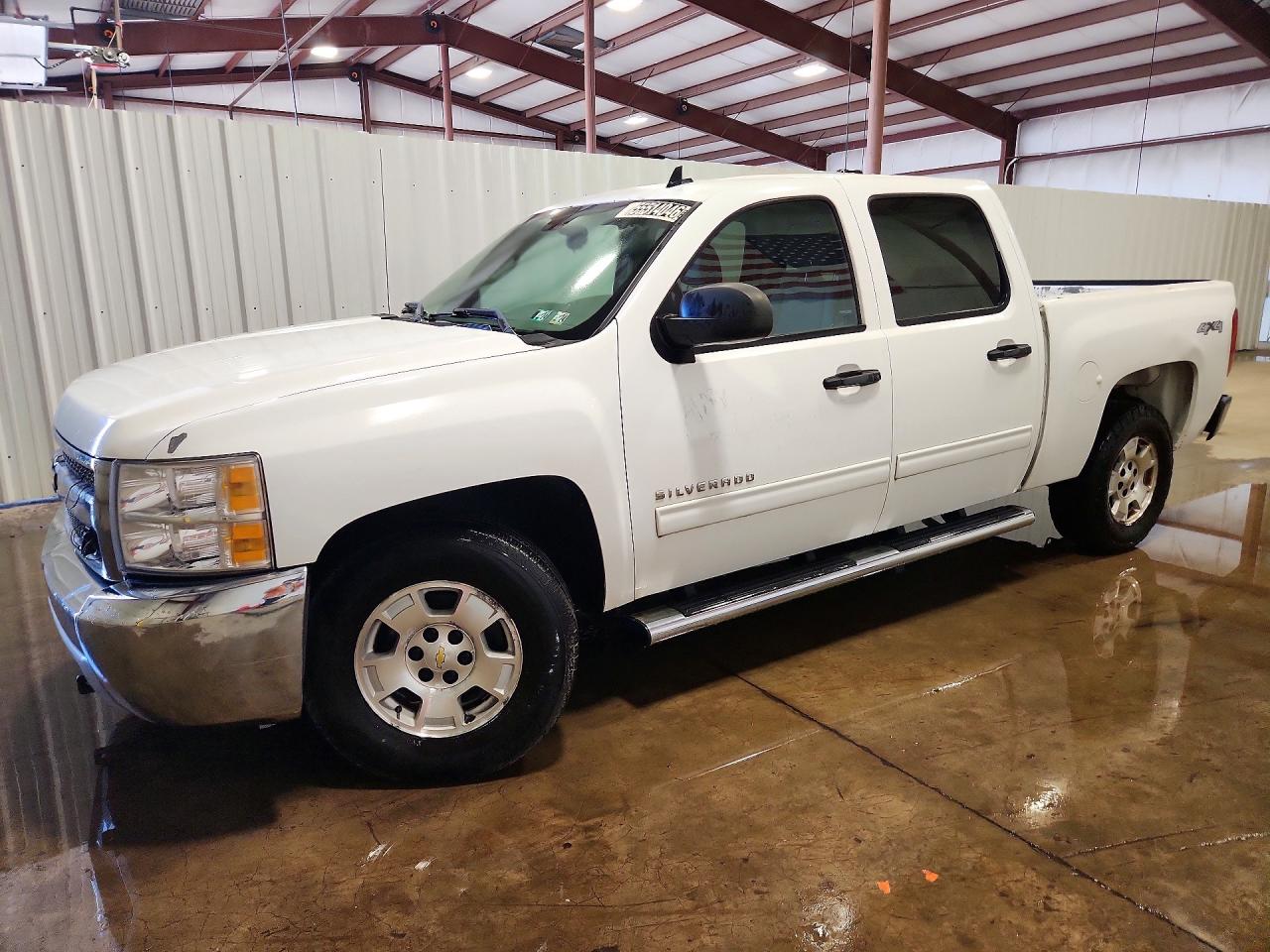 Salvage Chevrolet Silverado Image