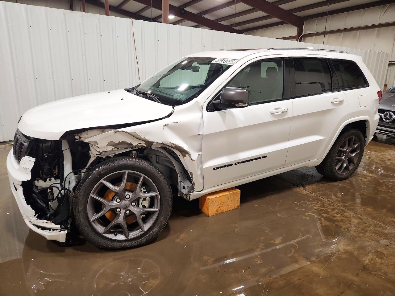 Salvage Jeep Cherokee Image