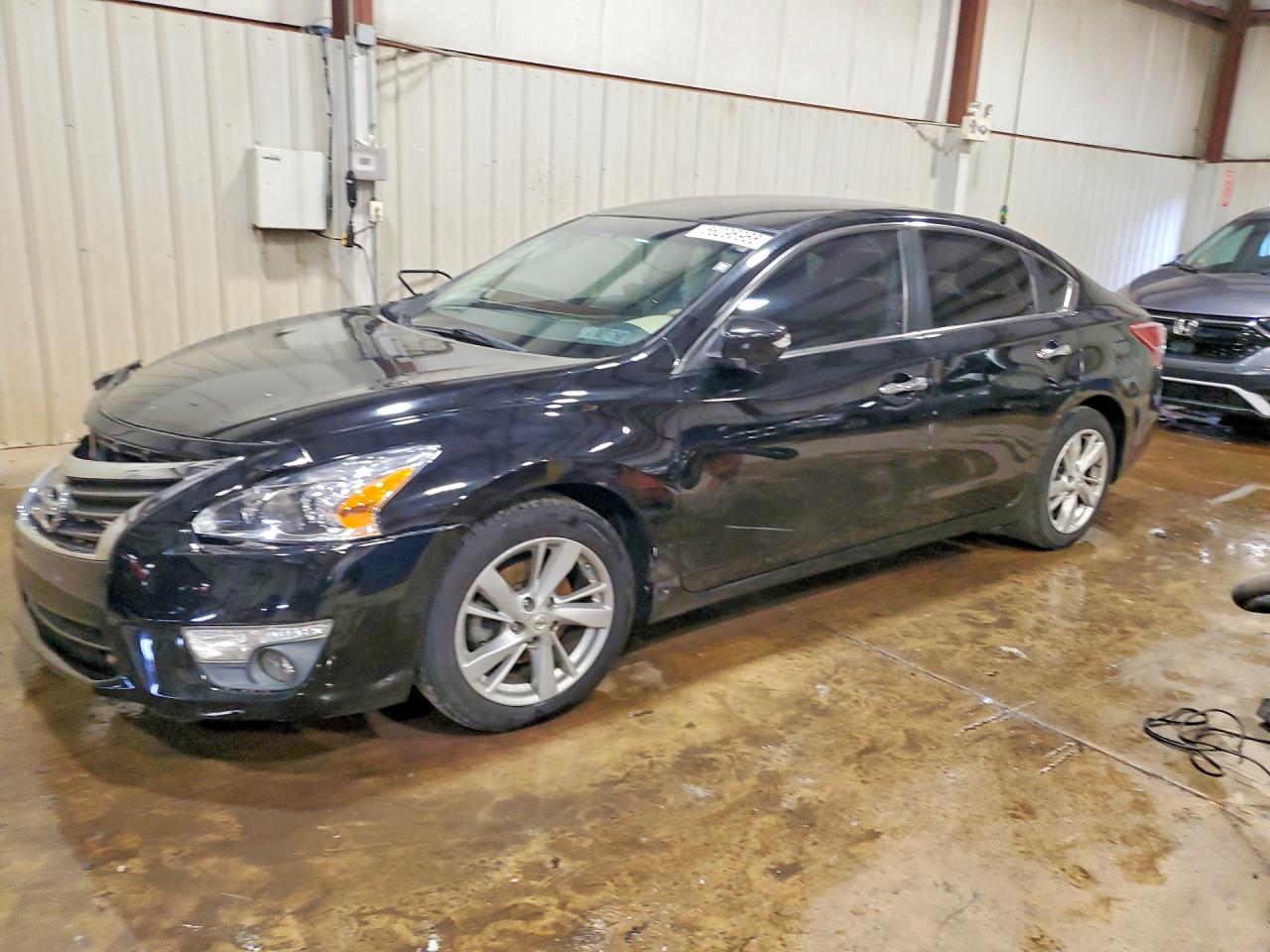 Salvage Nissan Altima Image